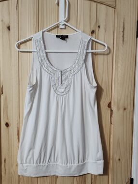 White House Black Market White Sleeveless Beaded Scoop Neck Tank